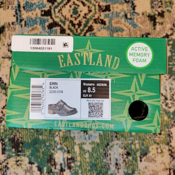 NIB Eastland Black Slip-On Clogs Mules, Size 8.5M Bohemian Trendy Chunky - Picture 10 of 10